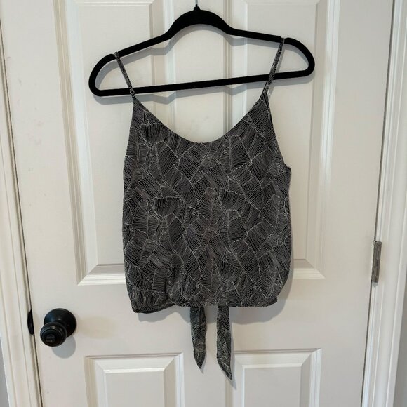 Black and White‎ Leaf Print Button Front Tank Top - Size Medium - Picture 6 of 6